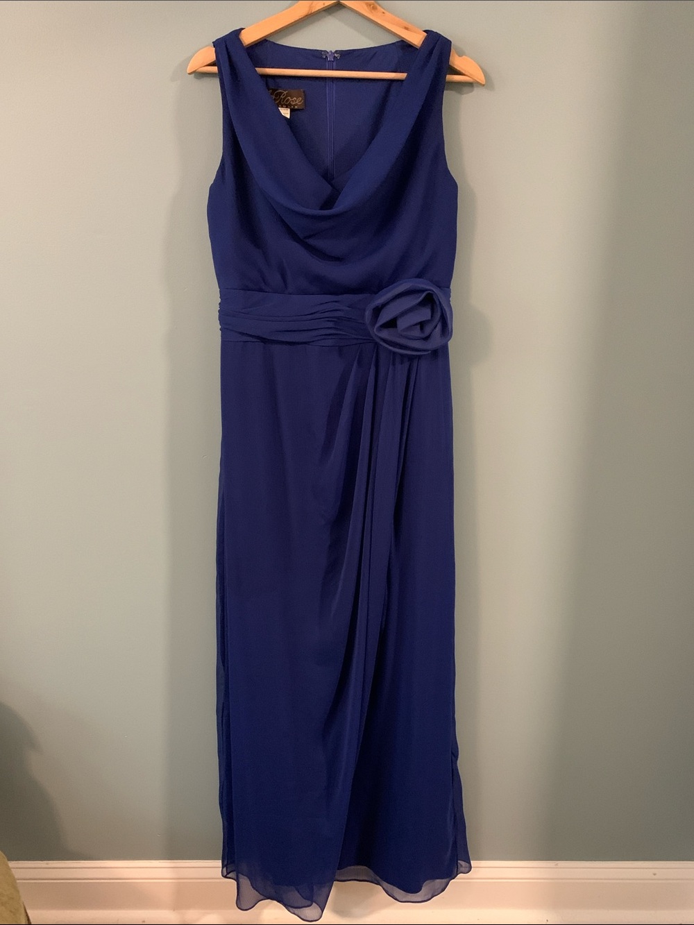 Elegant Royal Blue Sleeveless Gown with Rosette Waist